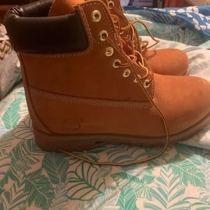 Brand new timberland boots worn twice